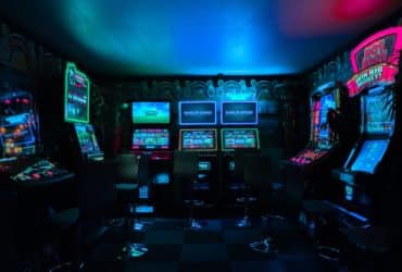 gaming room with arcade machines